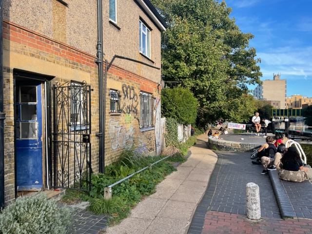 Room Regent's Canal towpath in Greater London