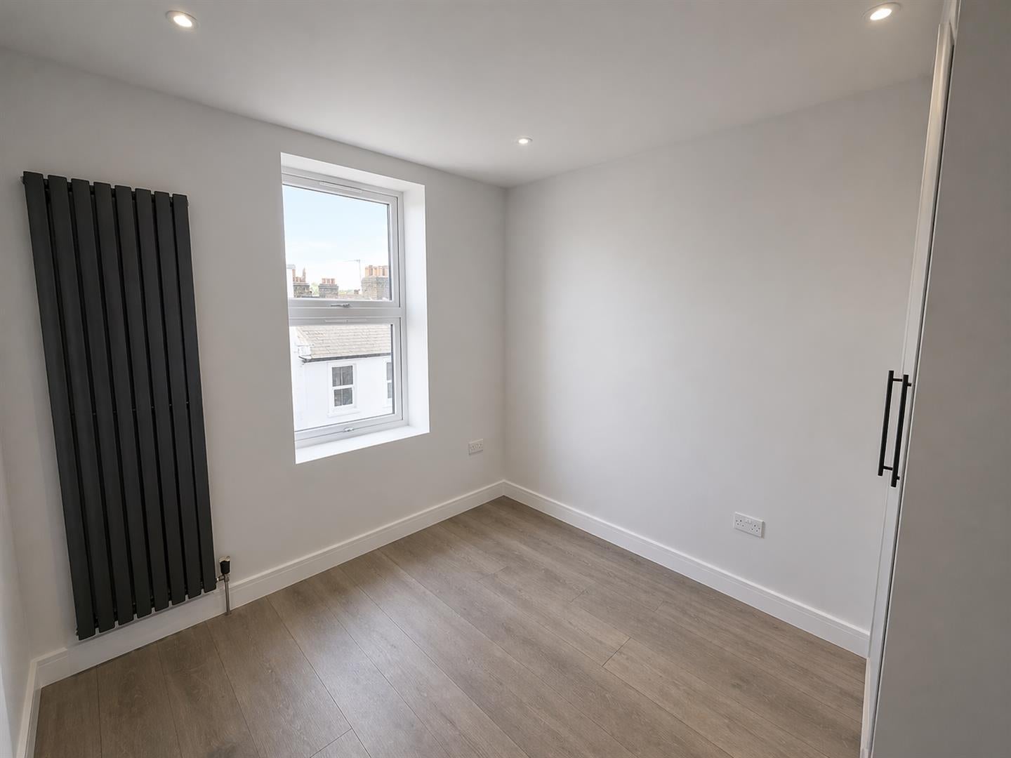 Flat Northfield Avenue in Greater London