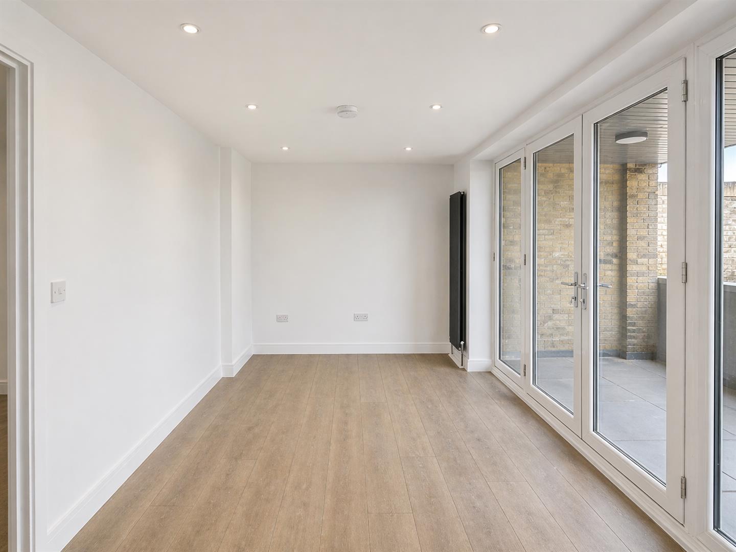 Flat Northfield Avenue in Greater London