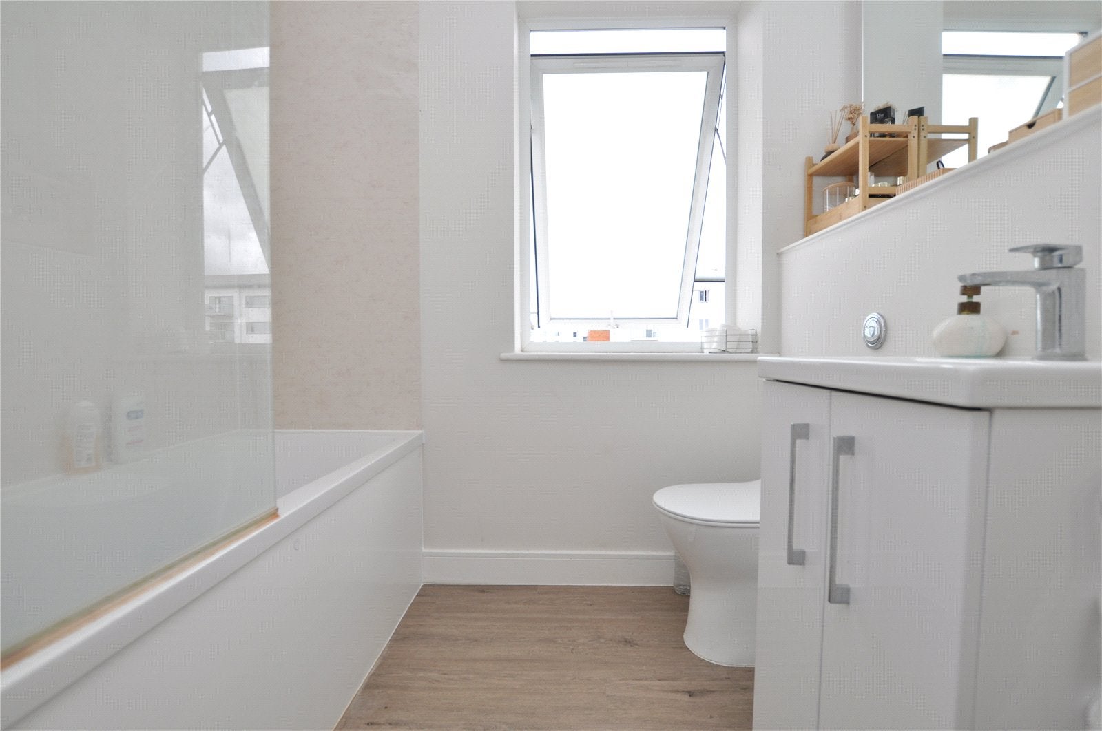 Flat Victoria Road in Rushmoor