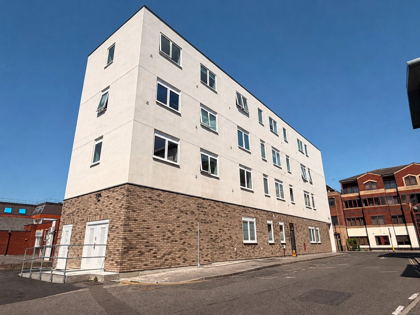 Flat Victoria Road in Rushmoor