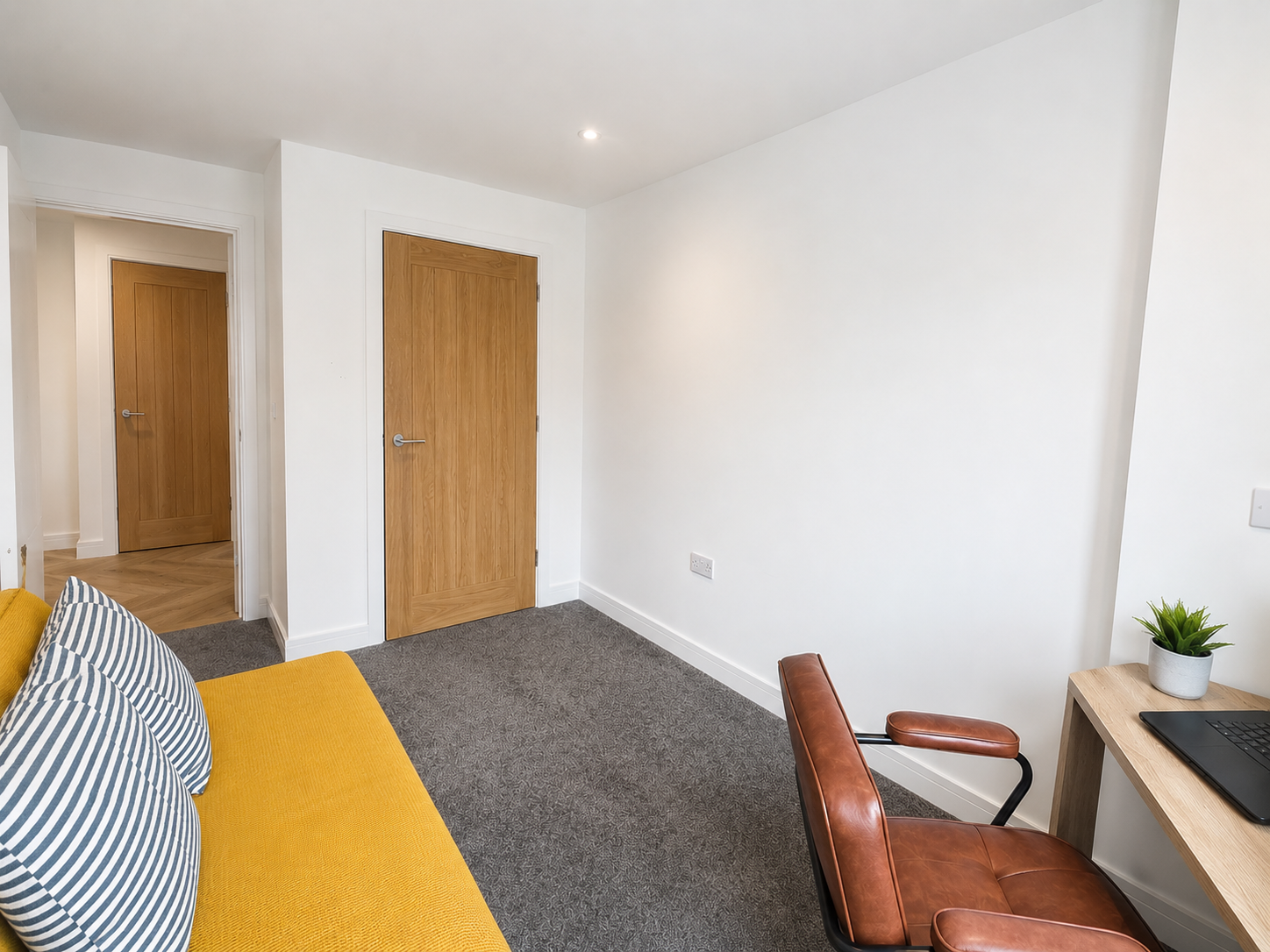 Flat Mumby Road in Gosport