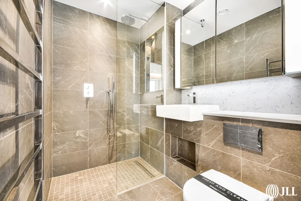 Flat Malthouse Road in Greater London