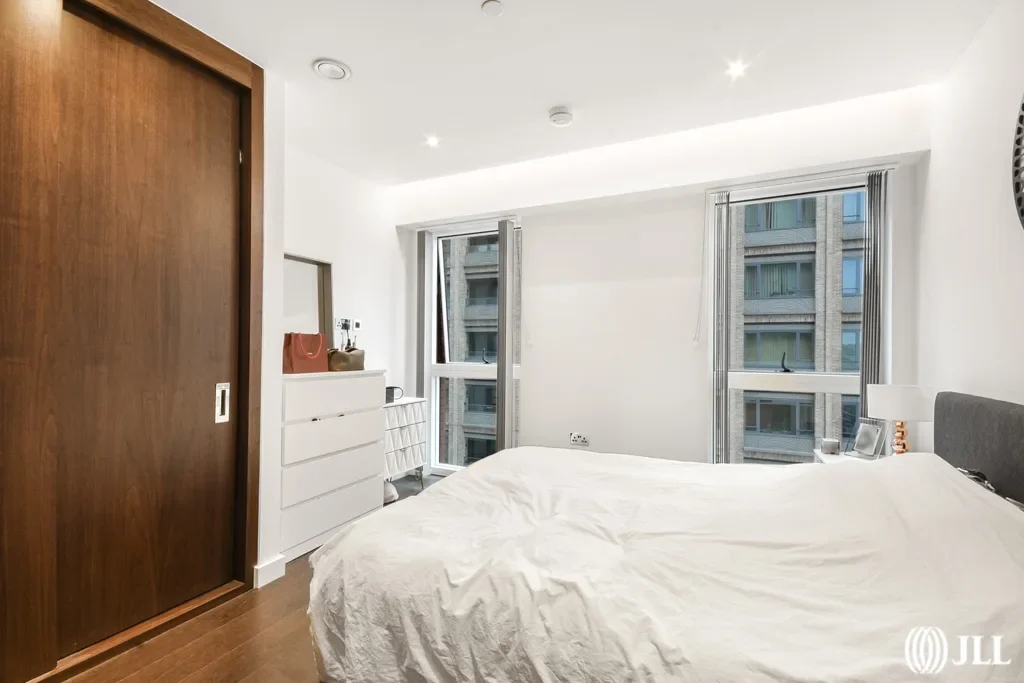 Flat Malthouse Road in Greater London