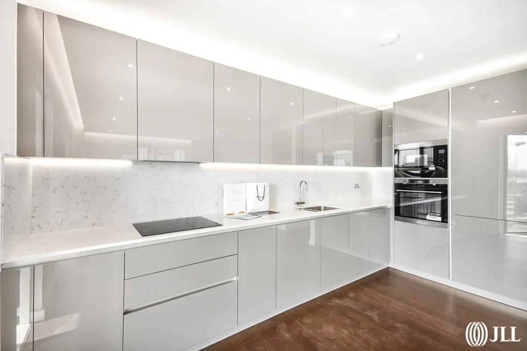 Flat Malthouse Road in Greater London