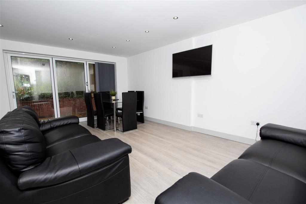 Flat Heeley Road in Birmingham