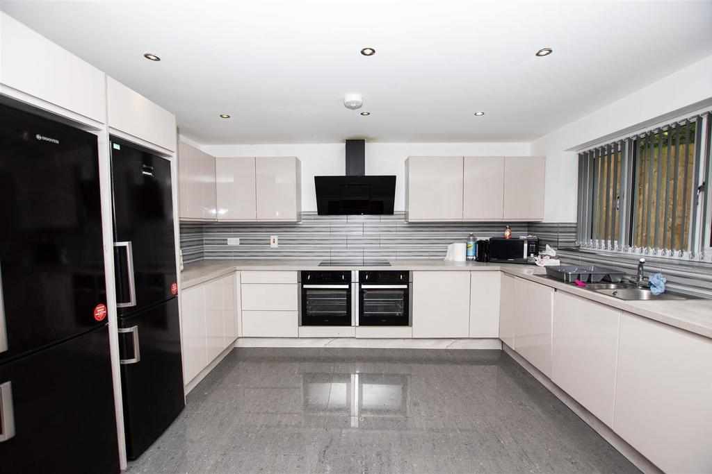 Flat Heeley Road in Birmingham