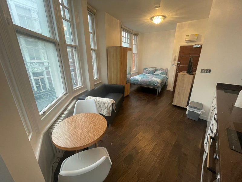 Flat Bishopsgate in City of London