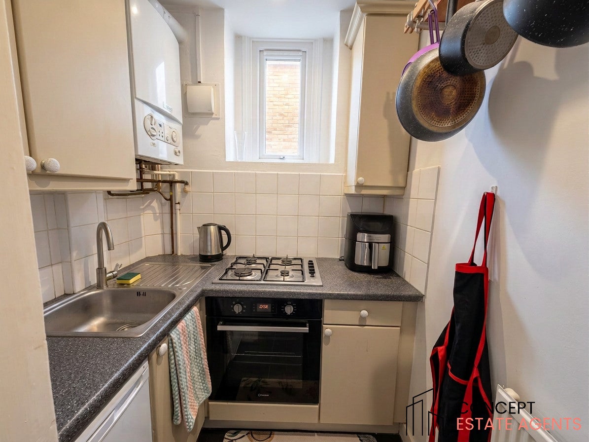 Flat Altenburg Gardens in Greater London