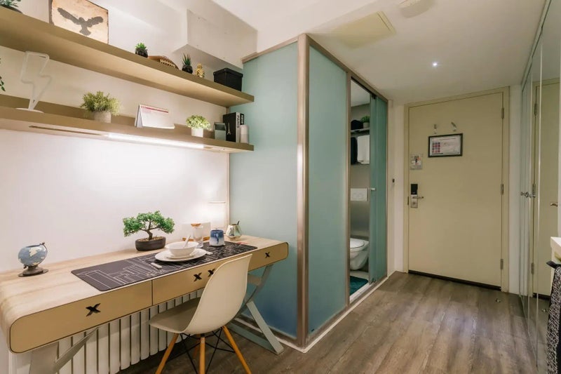 Room Chalk Farm Road in Greater London