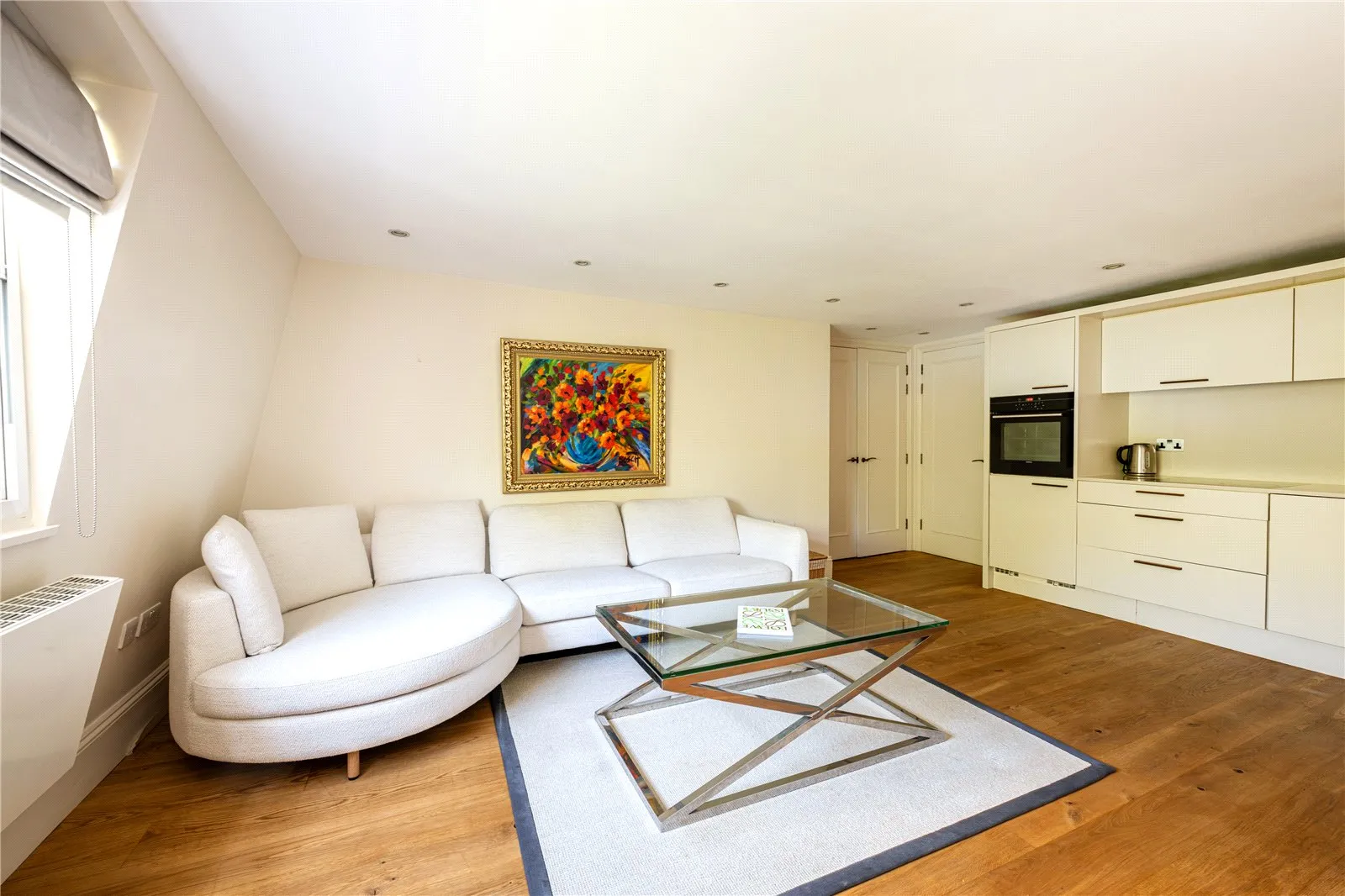 Flat Halkin Street in City of Westminster