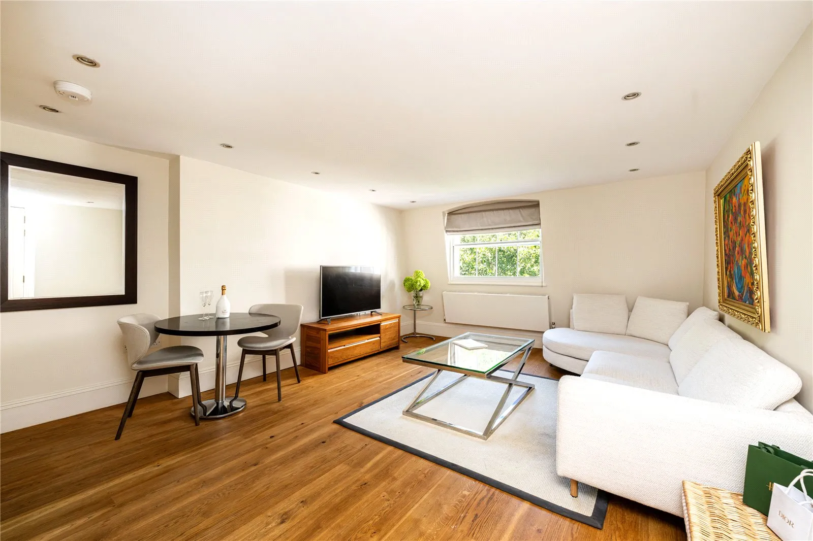 Flat Halkin Street in City of Westminster