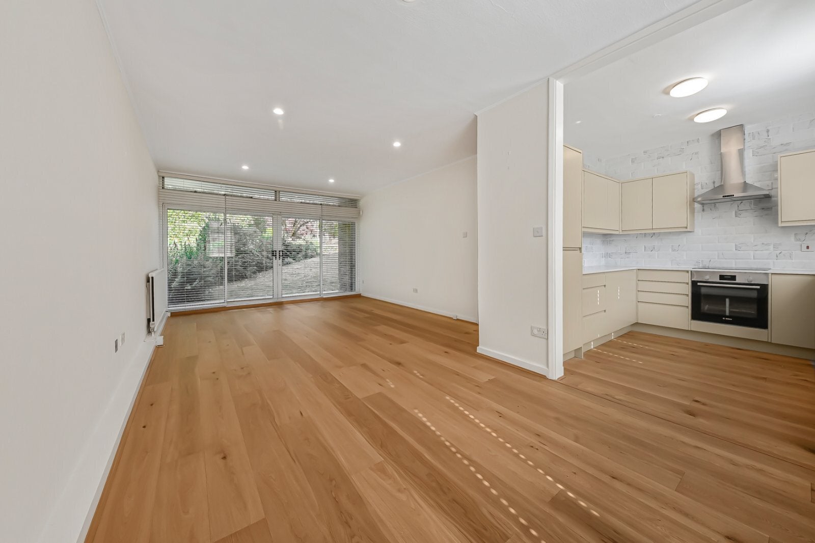 Flat Redington Road in Greater London