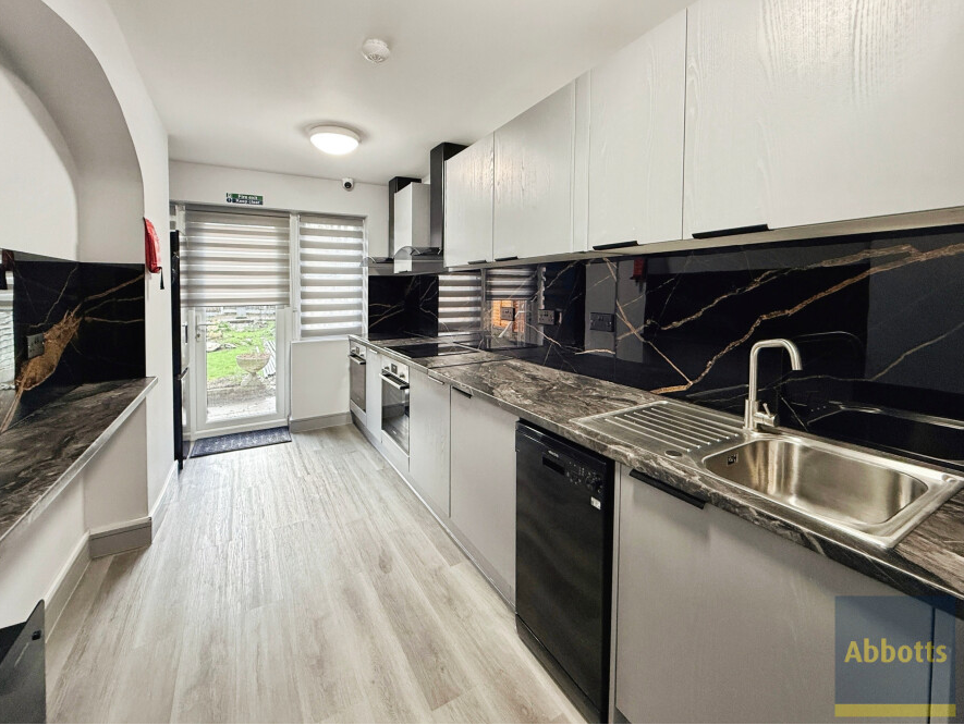 Flat Wimborne Road in Southend-on-Sea