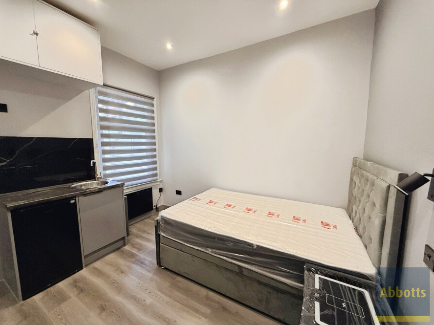 Flat Wimborne Road in Southend-on-Sea