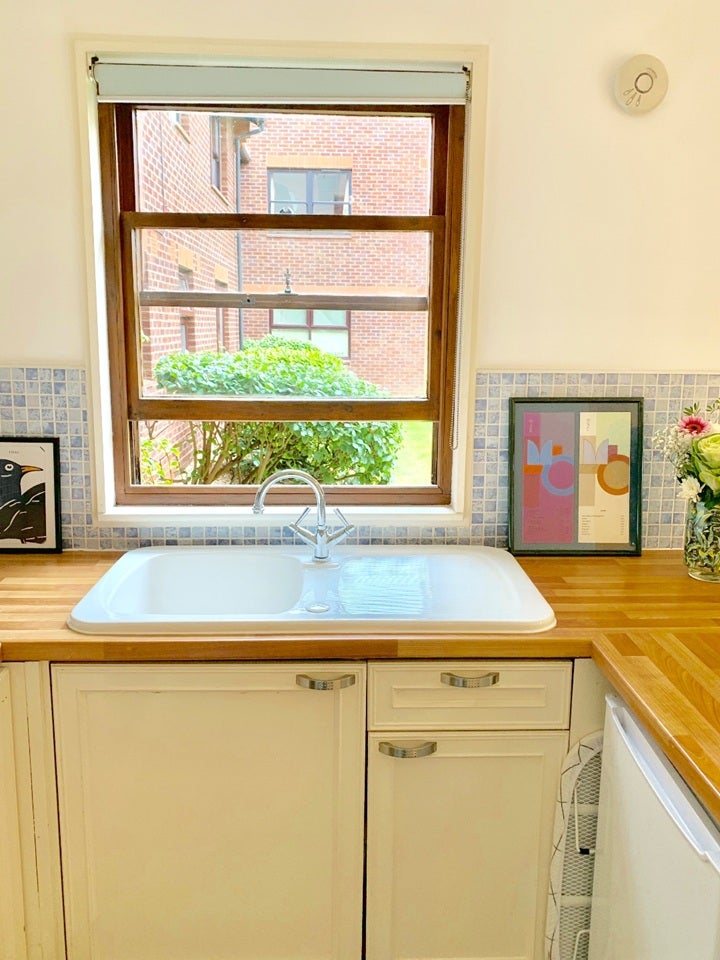 Flat Mayfield Road in Greater London