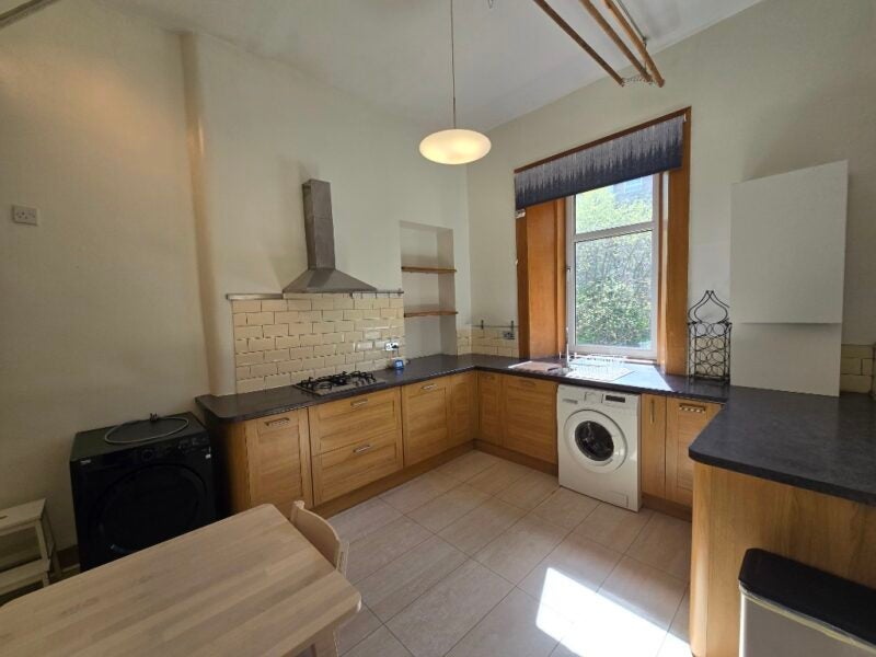 Flat Onslow Drive in Glasgow