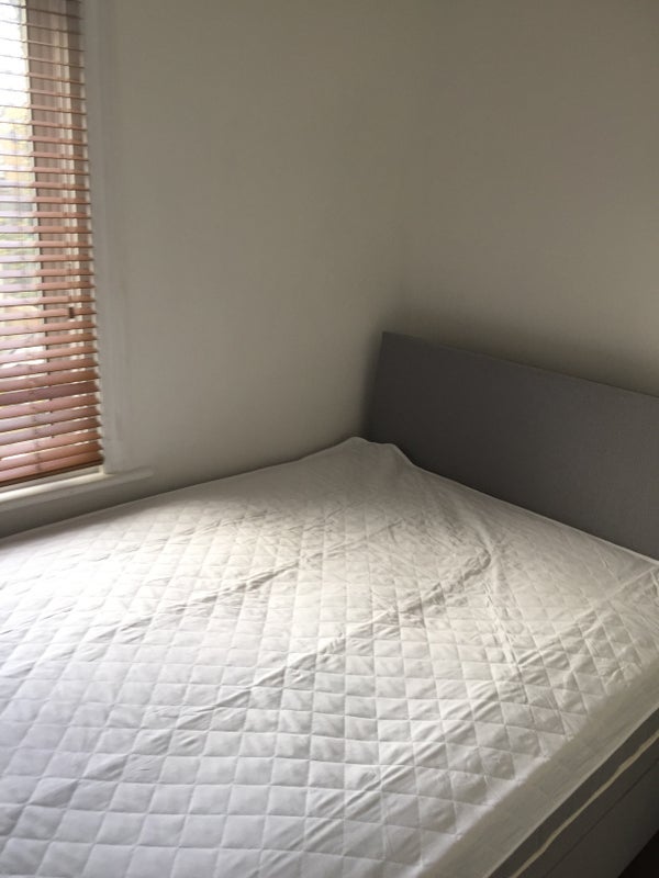 Flat Maud Road in Greater London