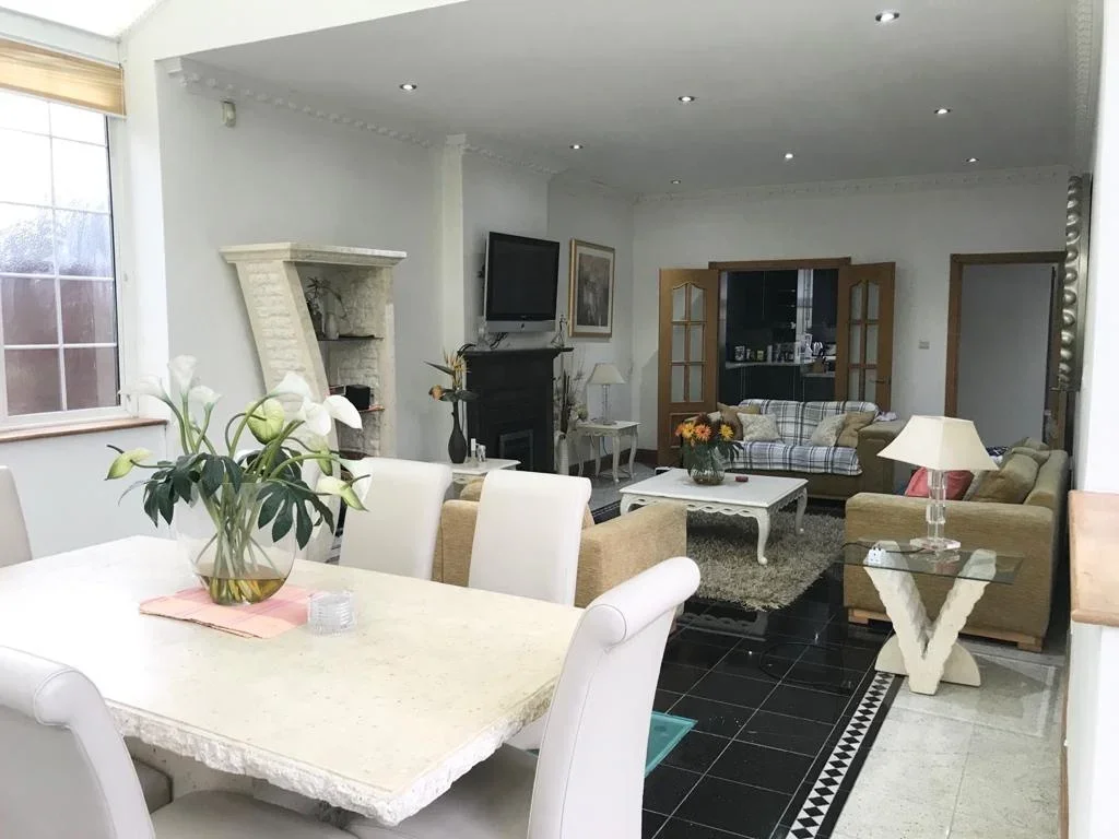 Room Fairholme Close in Greater London