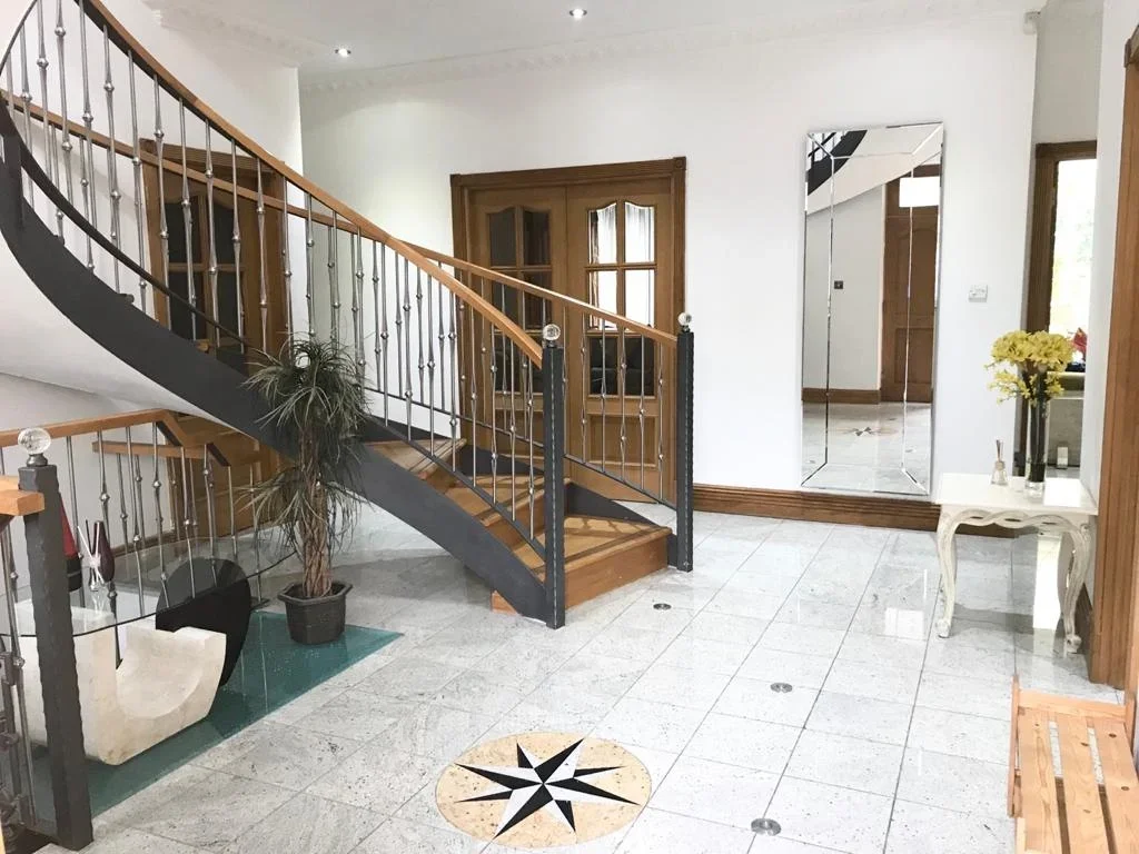 Room Fairholme Close in Greater London