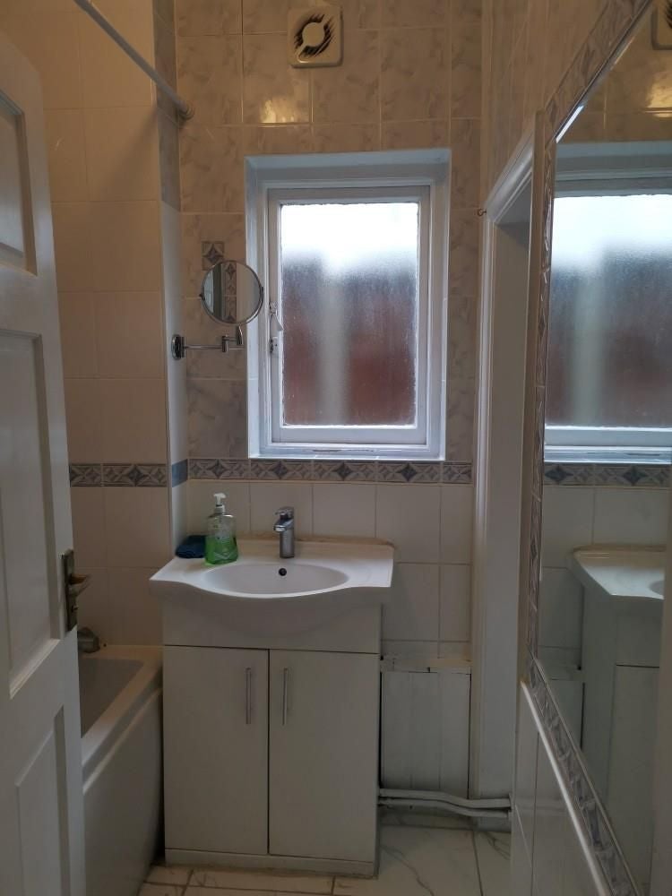 Room Fairfield Crescent in Greater London