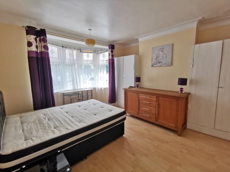 Room Fairfield Crescent in Greater London