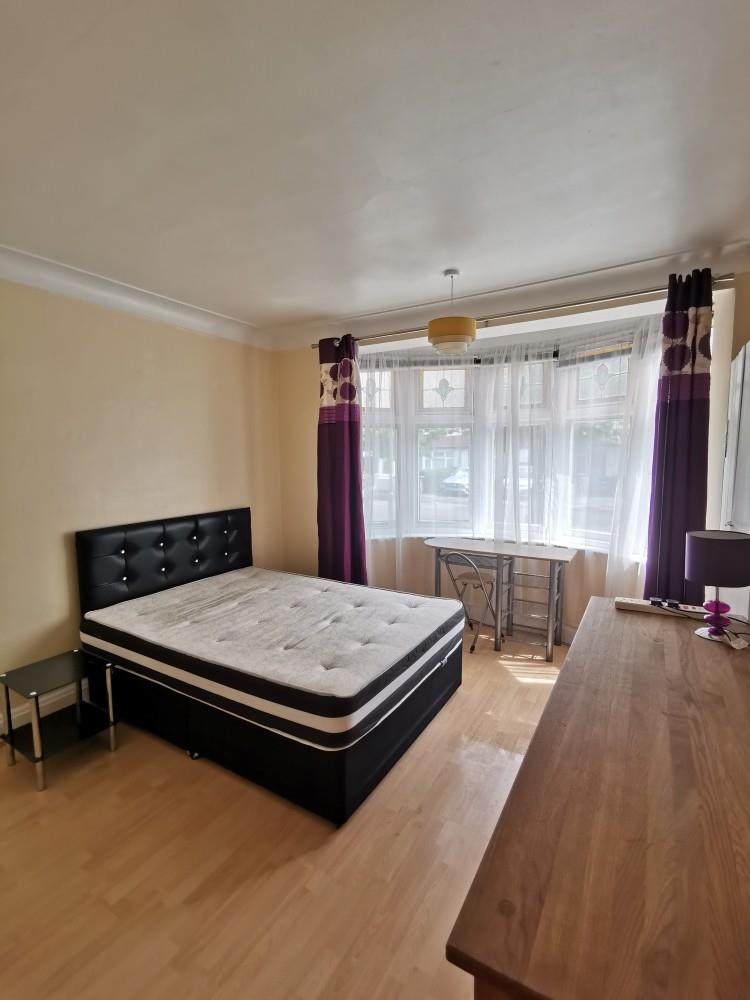 Room Fairfield Crescent in Greater London