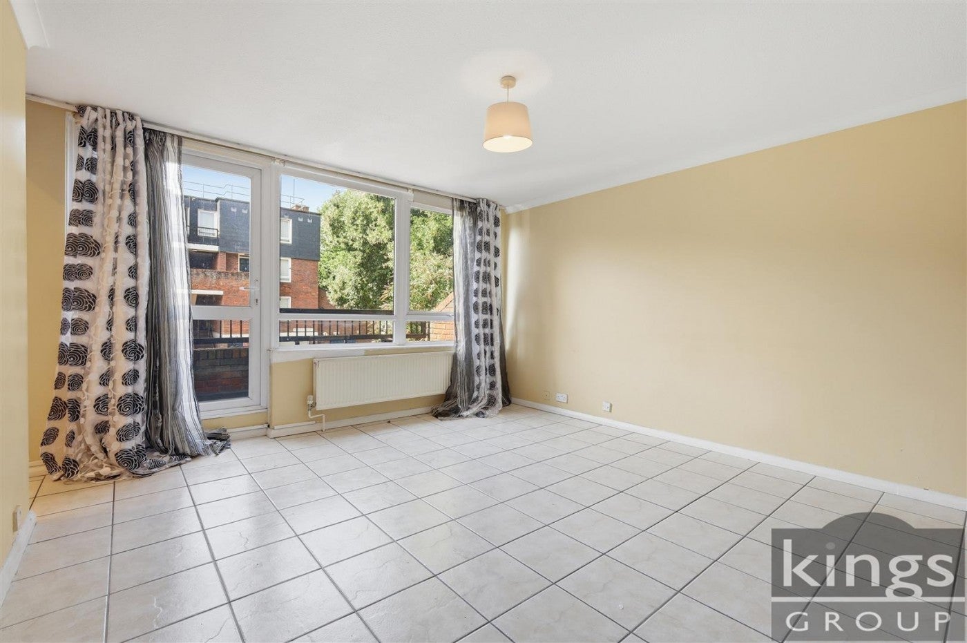 Flat Kessock Close in Greater London