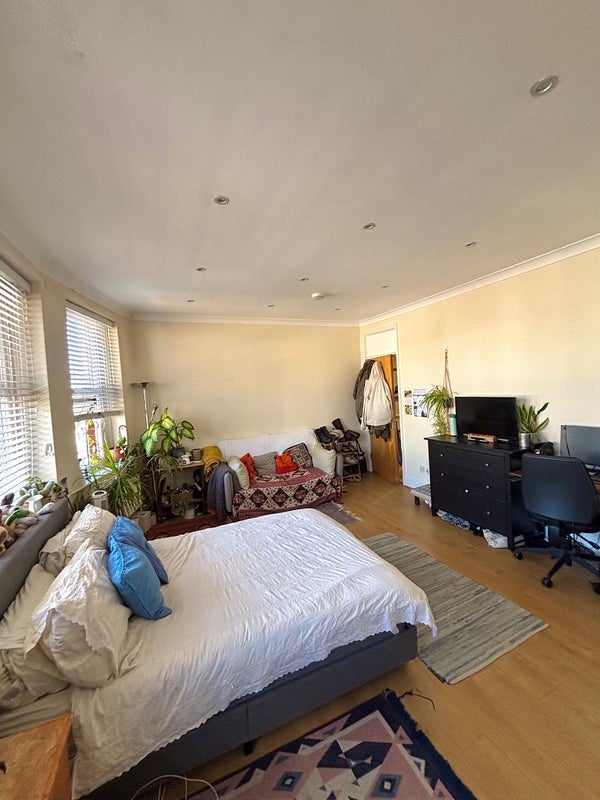 Room Green Lanes in Greater London
