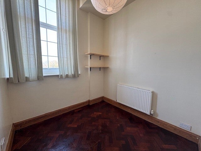 Flat Fishponds Road in Bristol