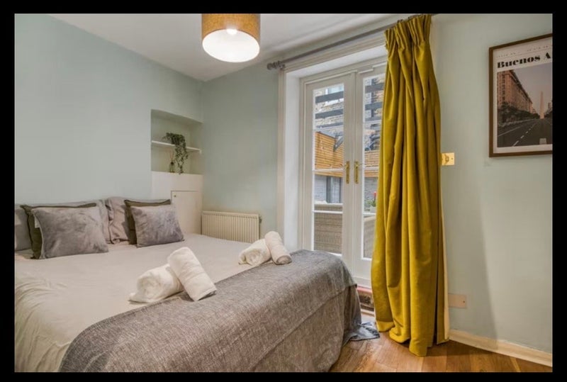 Room Finborough Road in Greater London