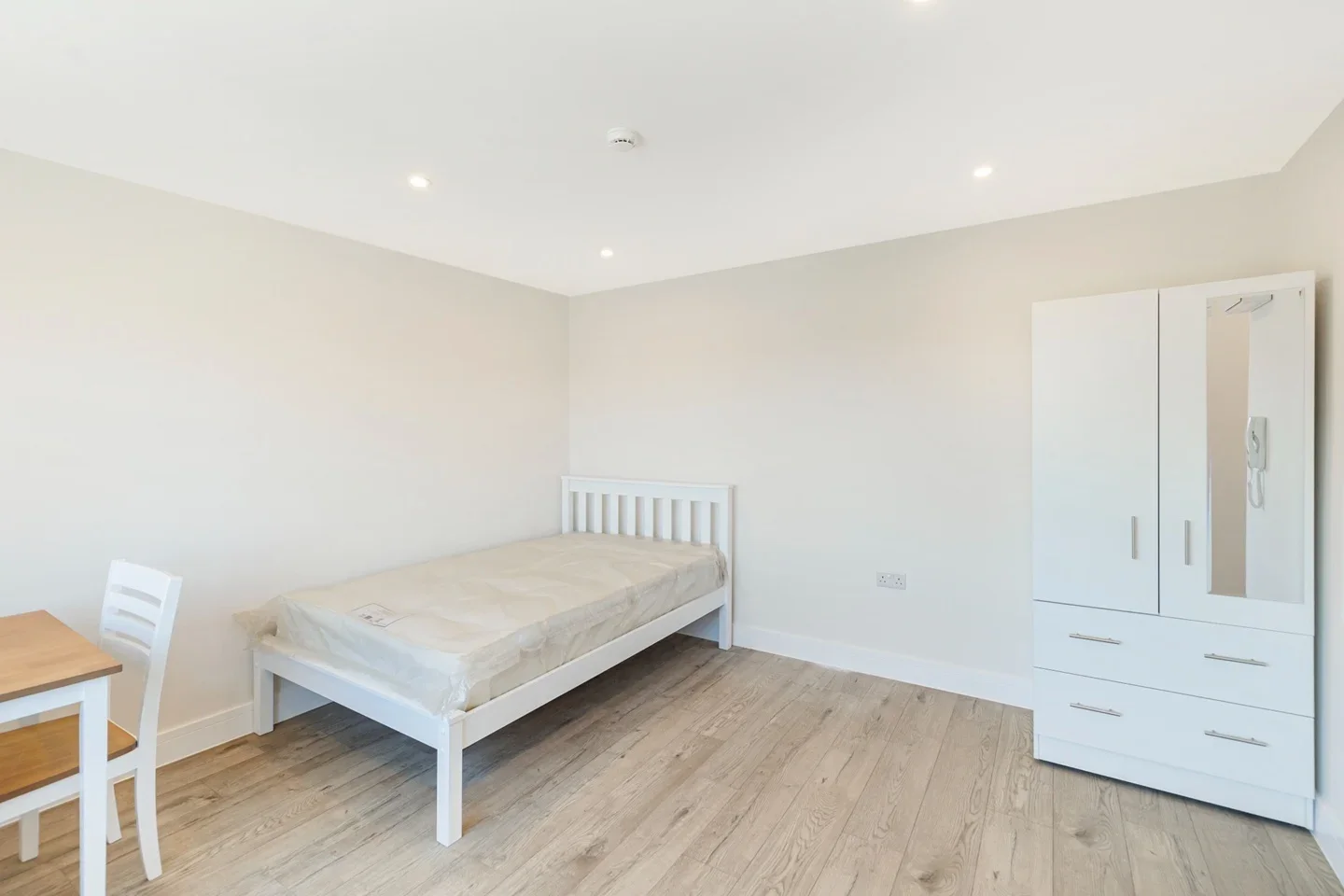 Room Saint Albans Road in Dacorum