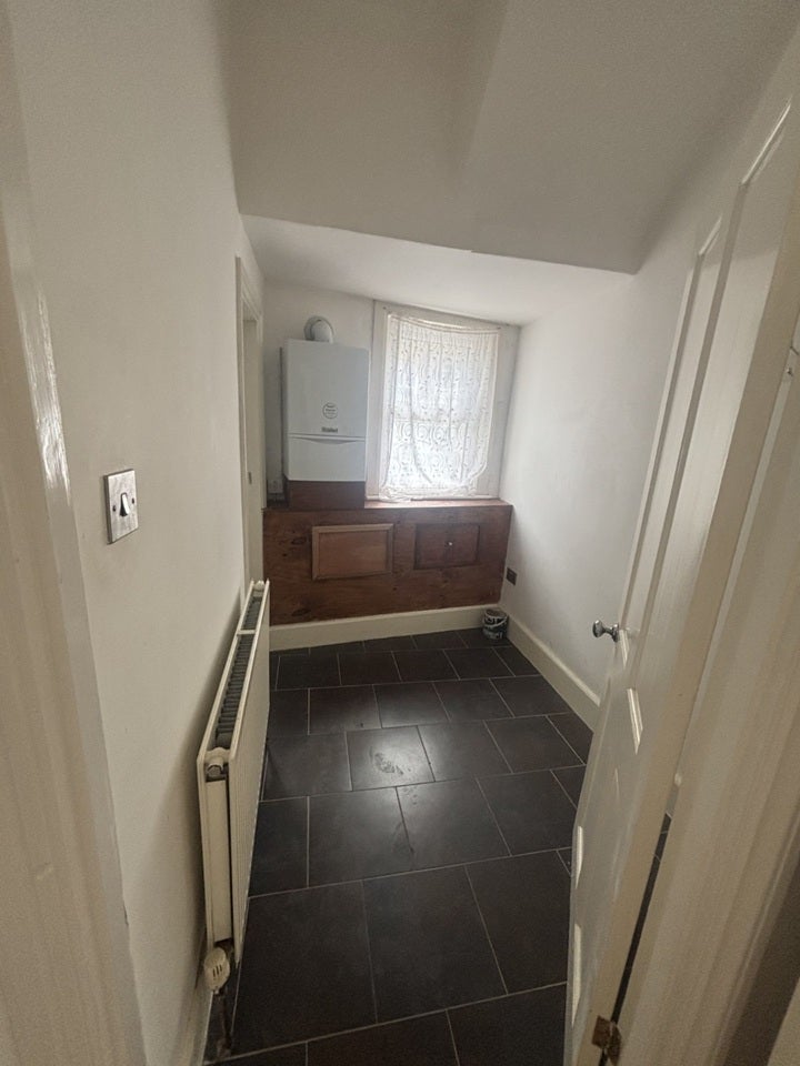 Flat Bensham Manor Road in Greater London