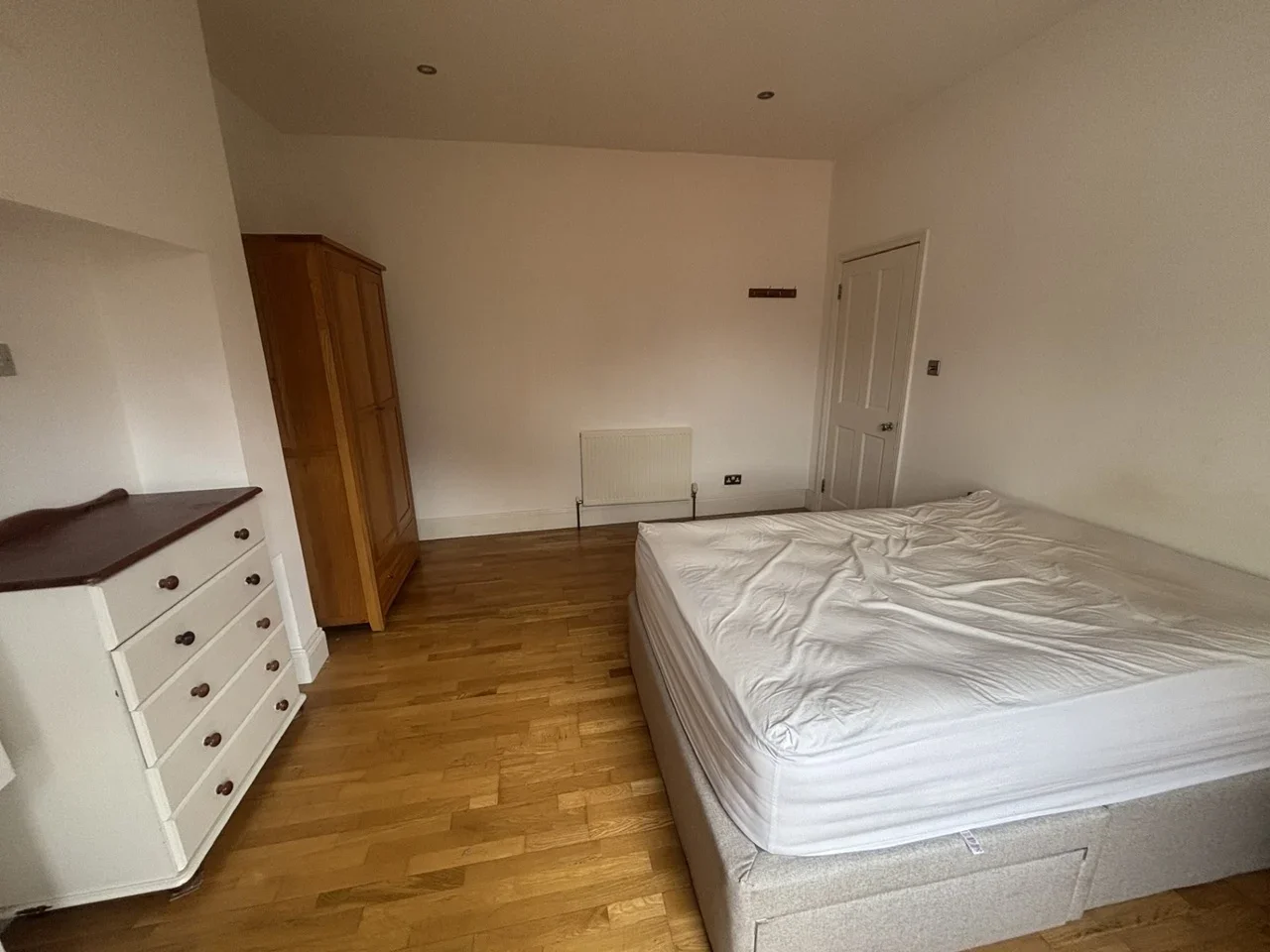 Flat Bensham Manor Road in Greater London