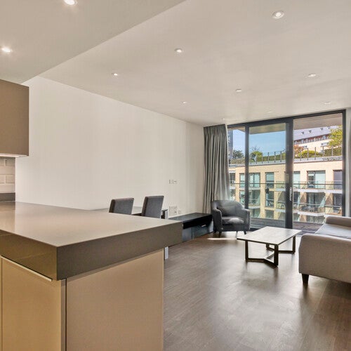 Flat Canter Way in Greater London