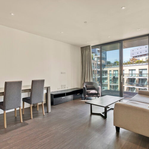 Flat Canter Way in Greater London