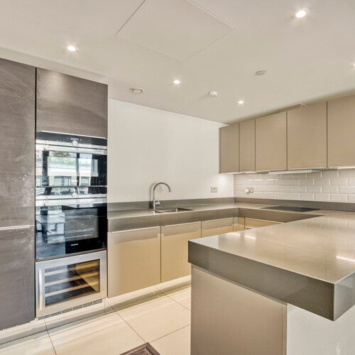 Flat Canter Way in Greater London