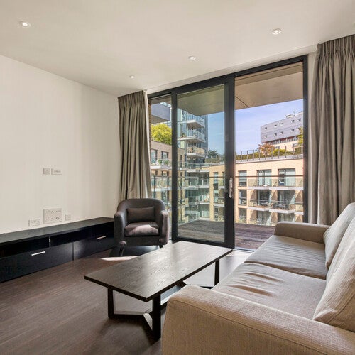 Flat Canter Way in Greater London