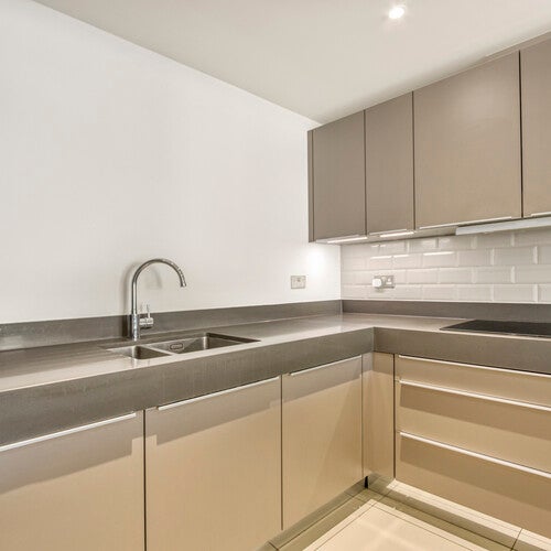 Flat Canter Way in Greater London