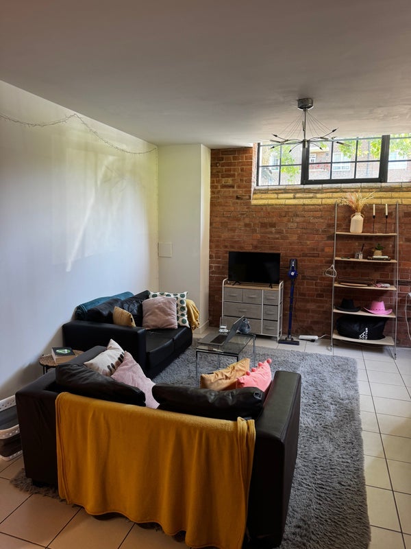 Room Back Church Lane in Greater London