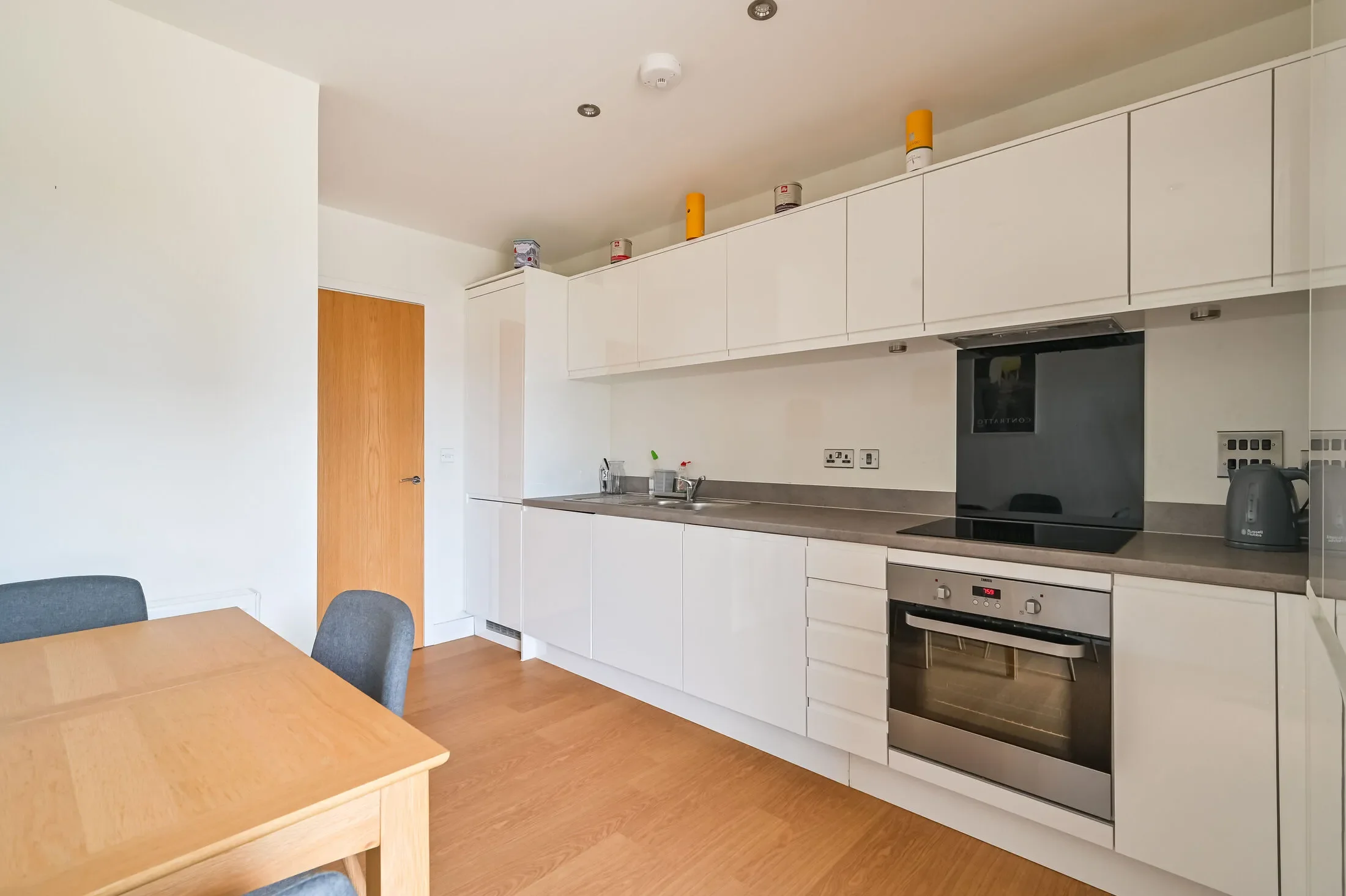 Flat Upper North Street in Greater London