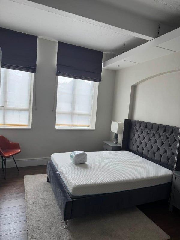 Room Dingley Road in Greater London