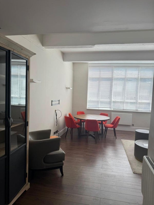 Room Dingley Road in Greater London