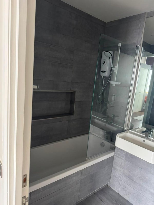 Room Dingley Road in Greater London