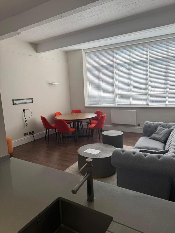 Room Dingley Road in Greater London
