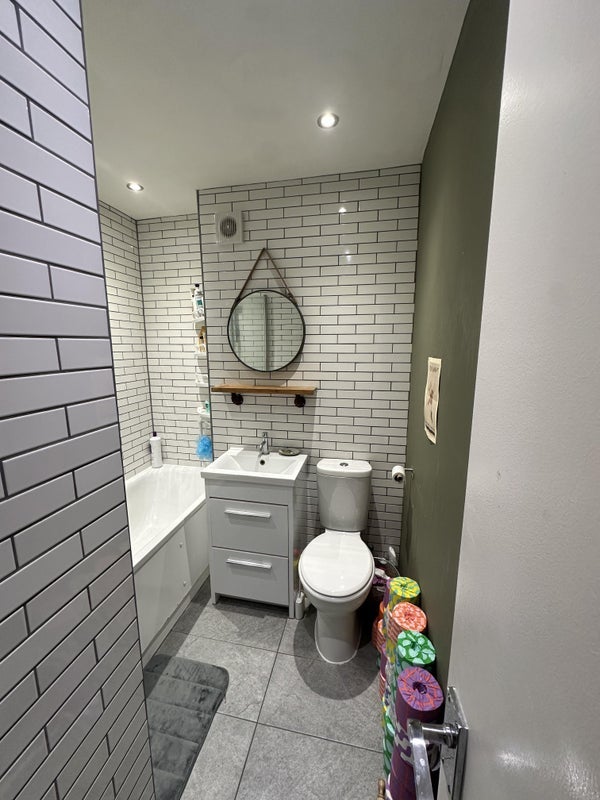 Room Buxton Road in Greater London