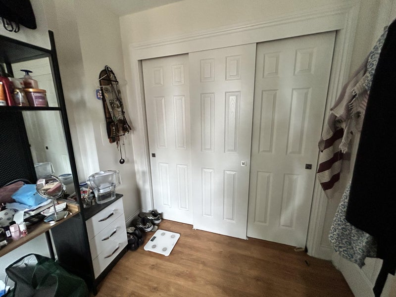 Room West Green Road in Greater London