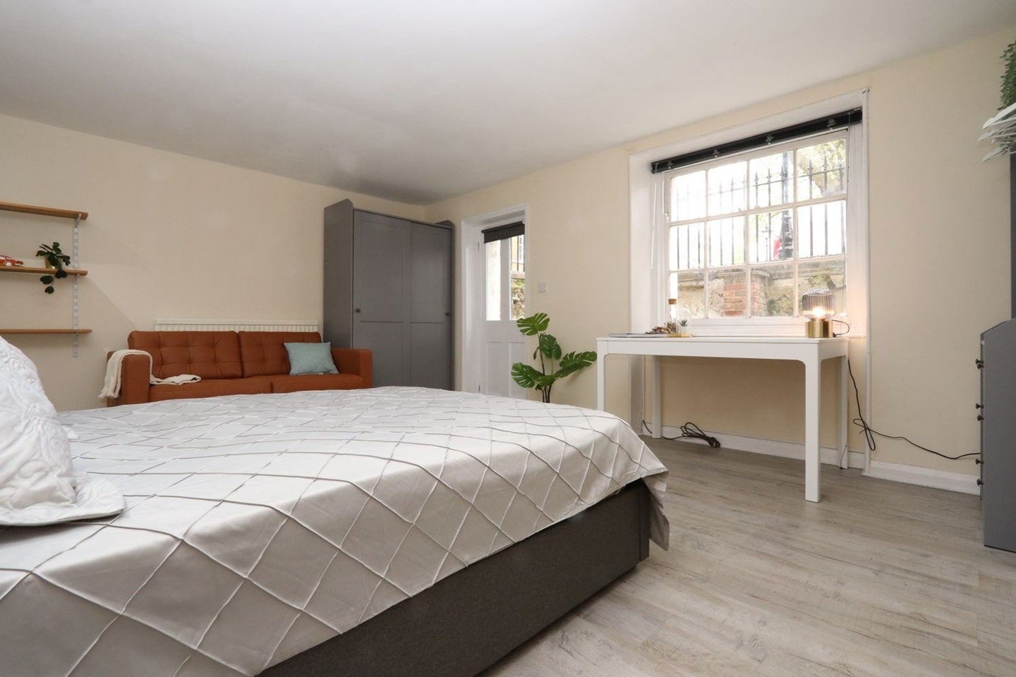 Flat Tredegar Square in Greater London