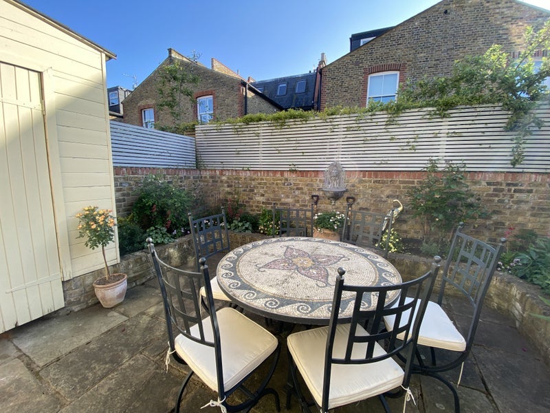 Room Quarrendon Street in Greater London