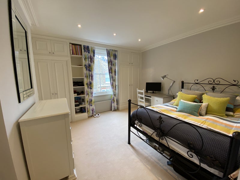 Room Quarrendon Street in Greater London